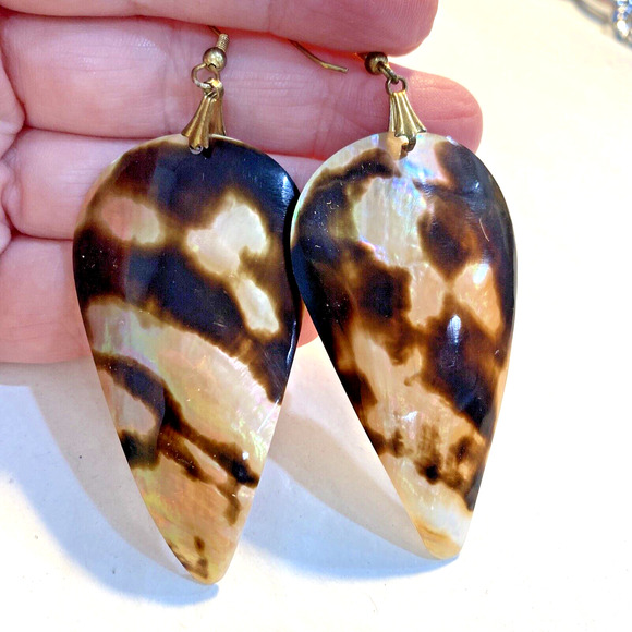 Vintage Pierced Earrings Carved Shell Drop & Dangle Style Boho Beachy Coastal - Picture 4 of 6